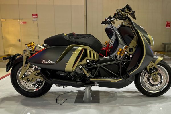 italjet-roadster-eicma-082FEC6264-D072-7210-1332-951596E16DB3.jpg