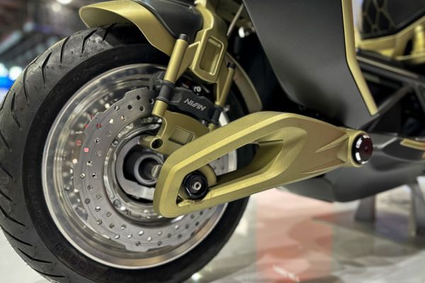 italjet-roadster-eicma-1697082BEB-F5F6-CD52-928A-1A20DF7D4D5E.jpg
