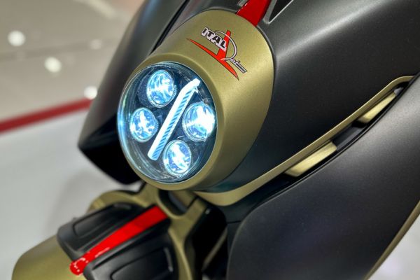 italjet-roadster-eicma-183F20B40F-7373-06F2-3CA9-686120330C85.jpg
