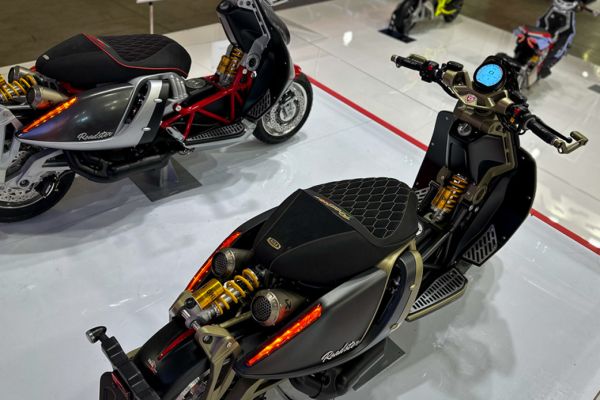 italjet-roadster-eicma-2074D7FA56-FA97-FF51-6C1C-DBC03270EB26.jpg