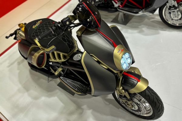 italjet-roadster-eicma-225B61F3B2-A334-E16A-C45E-2E673260028E.jpg